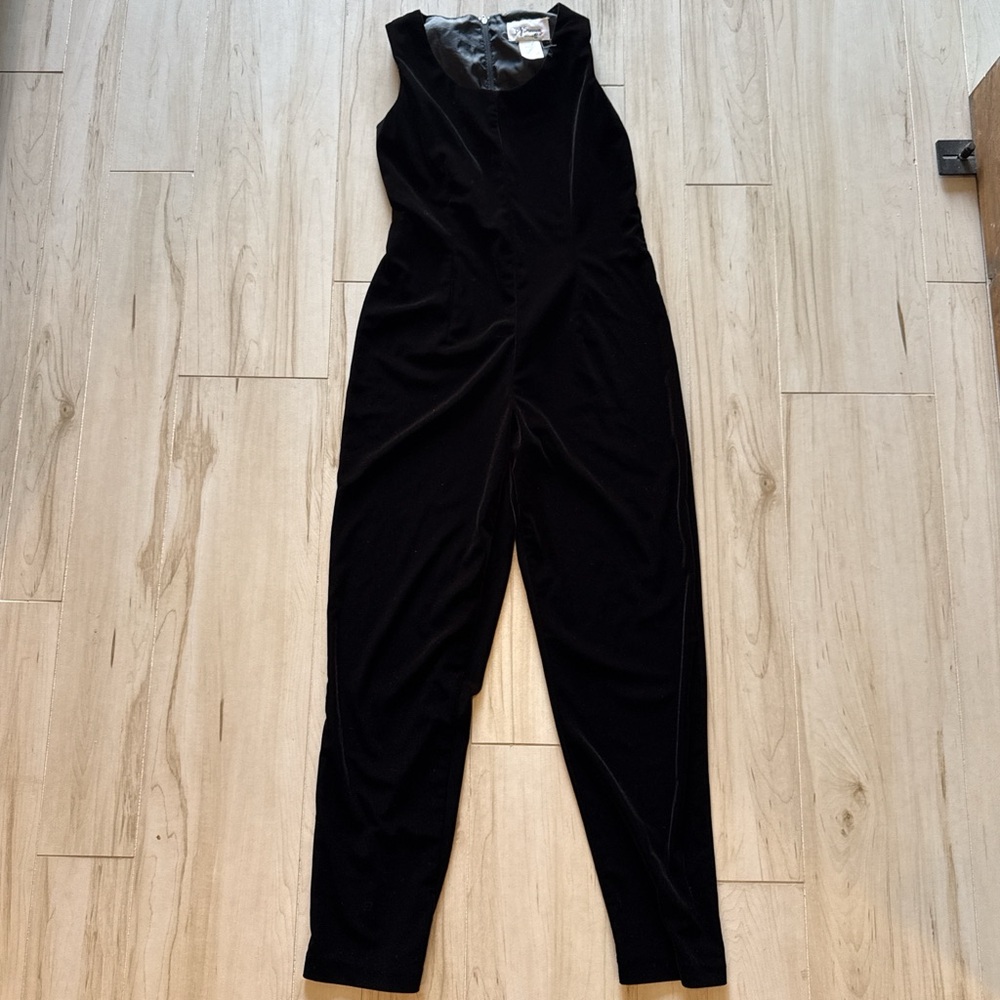 Chic Black Sleeveless Jumpsuit